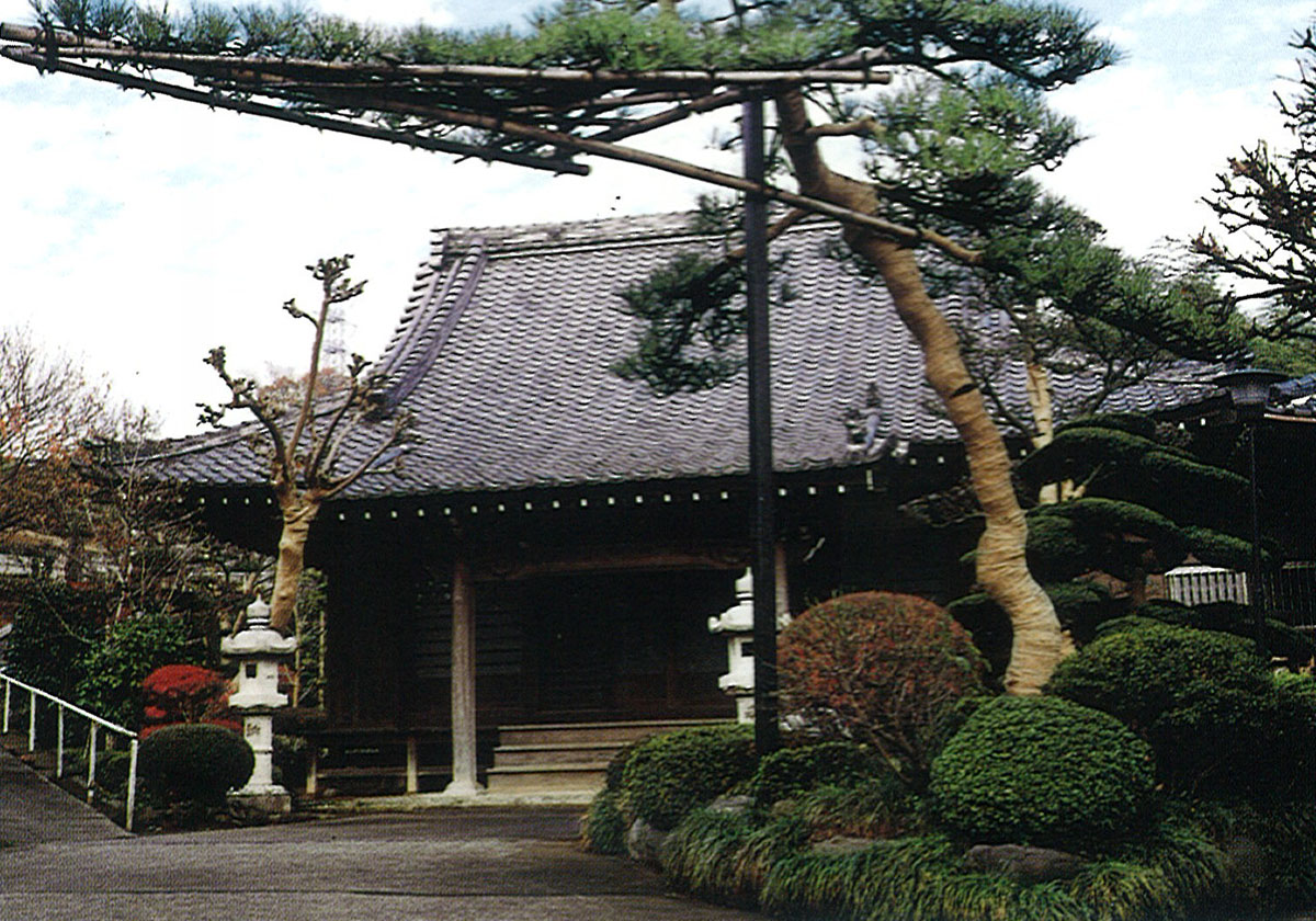 昭和39年から平成4年の長福寺本堂（昭和40年に本堂瓦葺きになる）