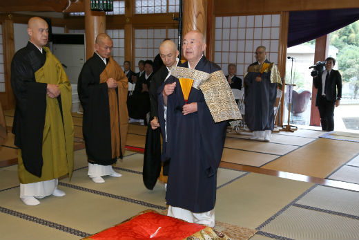 西堂老師　大本山總持寺副貫首・大雄山最乗寺山主　石附周行真如臺老師御到着